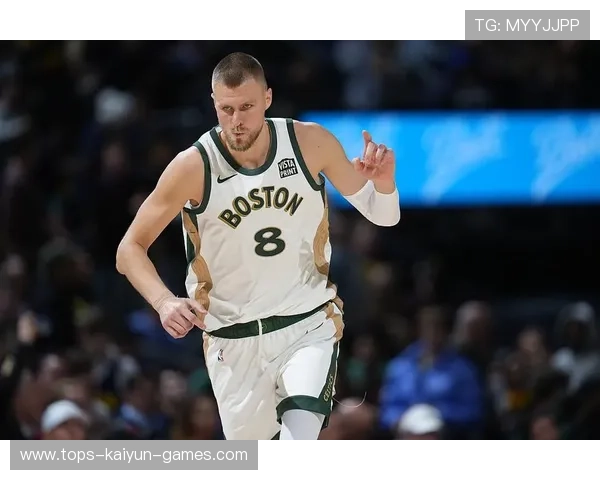 凯尔特人波尔津吉斯高位跳投，沉稳投篮得分：新时代的篮球魅力